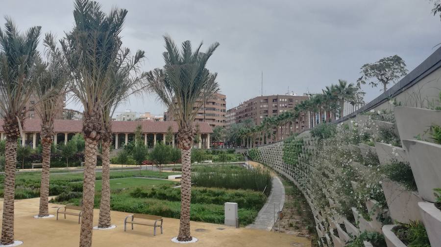 El Parque Central de Valencia comienza a ser una realidad. El avance de las obras ya permite ver cómo será uno de los pulmones de la ciudad y otro punto de encuentro para el deporte y el ocio.