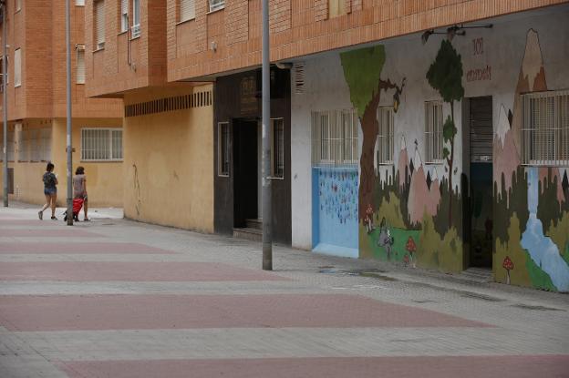 Calle peatonal de Castellón a la que Ricardo C. G. se arrojó tras matar a sus hijas. 