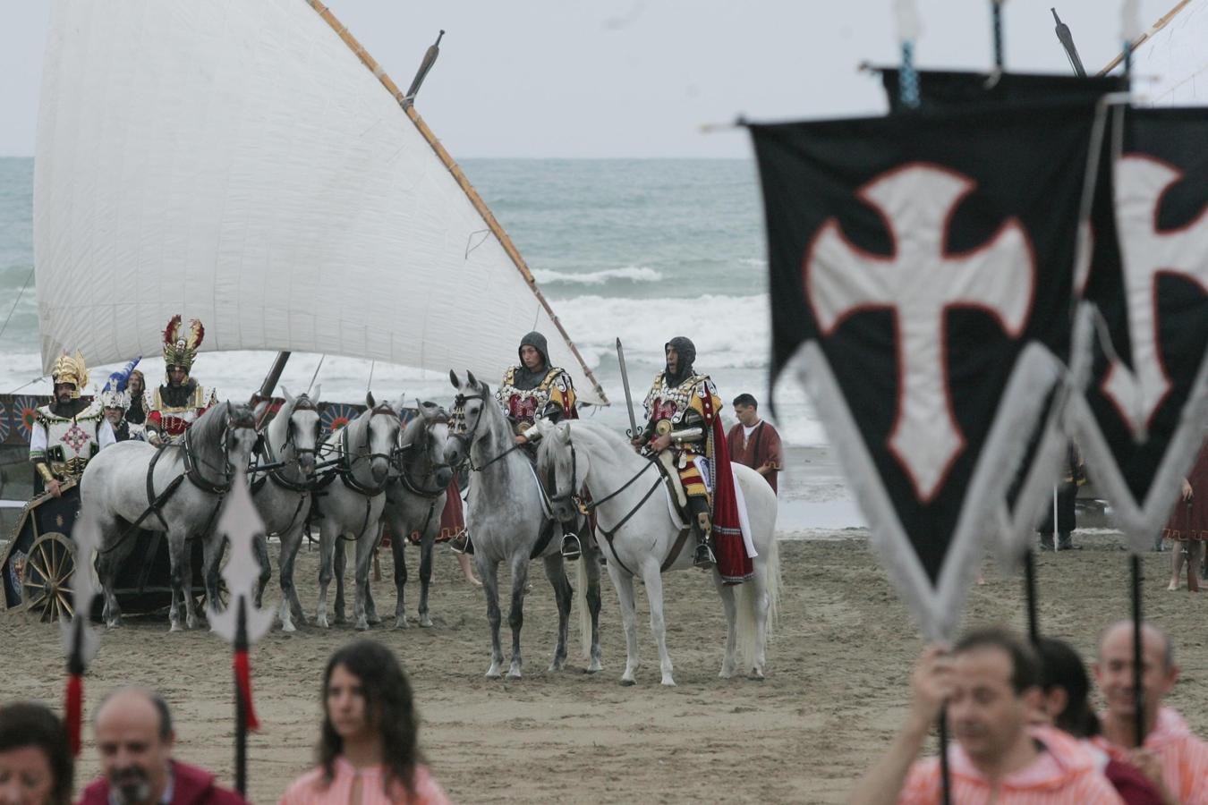 17:00. XV Entrada de Moros y Cristianos, en Valencia. Itinerario: calle de la Paz, calle San Vicente, plaza del Ayuntamiento y calle del Marqués de Sotelo.