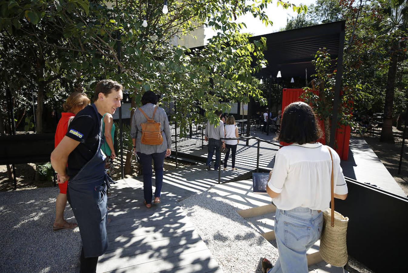 El antiguo convento de San José y Santa Teresa del barrio del Carmen abre hoy sábado 29 sus puertas al público, convertido en el nuevo centro cultural y de ocio referente en el corazón de la ciudad. El espacio dedicado, anteriormente, a la oración y clausura, llevaba diez años cerrado y se ha reconvertido en un hotel y espacio gastronómico y cultural. 