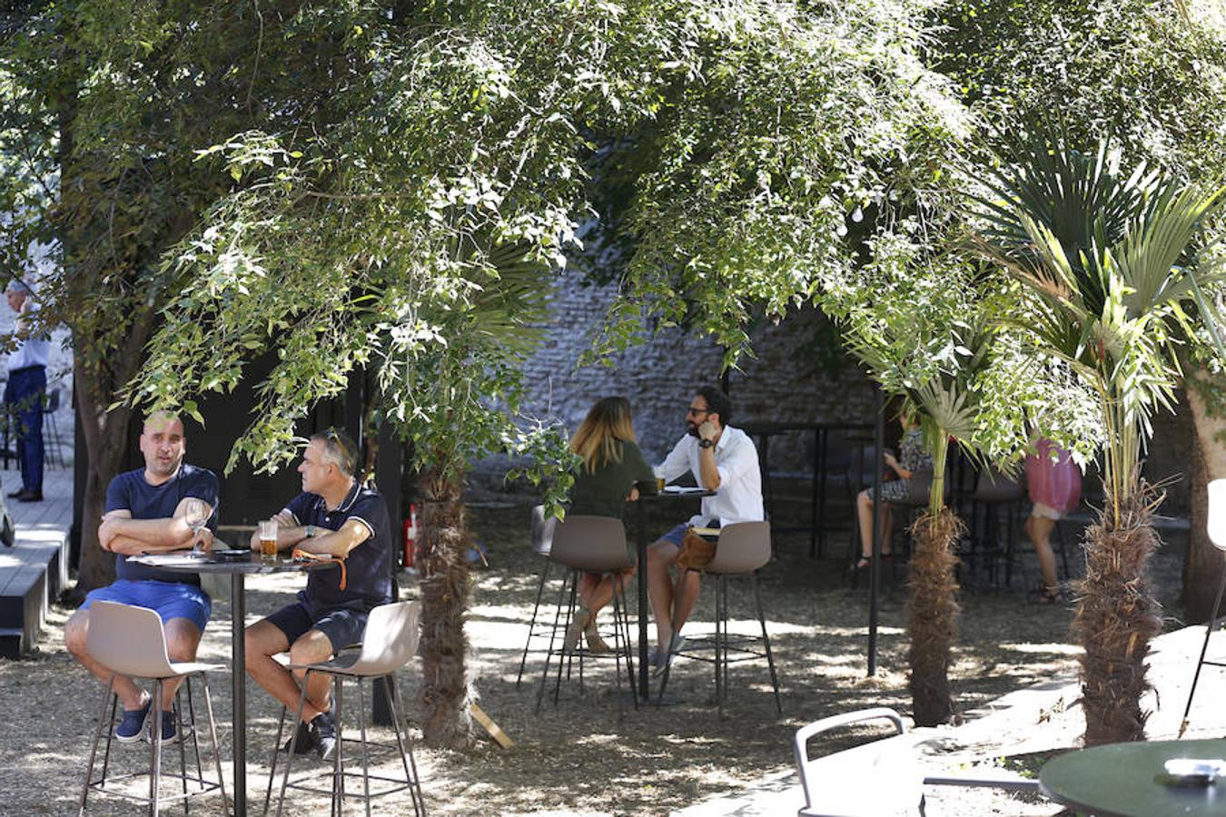 El antiguo convento de San José y Santa Teresa del barrio del Carmen abre hoy sábado 29 sus puertas al público, convertido en el nuevo centro cultural y de ocio referente en el corazón de la ciudad. El espacio dedicado, anteriormente, a la oración y clausura, llevaba diez años cerrado y se ha reconvertido en un hotel y espacio gastronómico y cultural. 