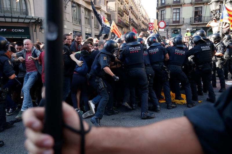 Fotos: Tensión en Barcelona por el boicot radical a una manifestación policial