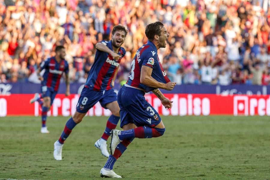 Estas son las mejores imágenes que deja el partido de la jornada 7 de la Liga ern el Ciutat de València