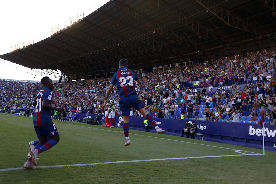 Estas son las mejores imágenes que deja el partido de la jornada 7 de la Liga ern el Ciutat de València