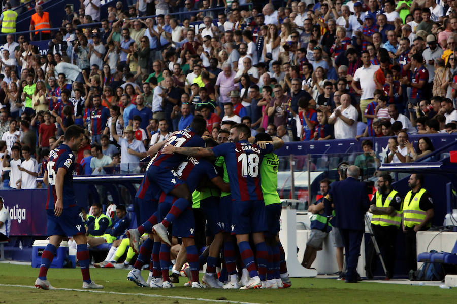 Estas son las mejores imágenes que deja el partido de la jornada 7 de la Liga ern el Ciutat de València