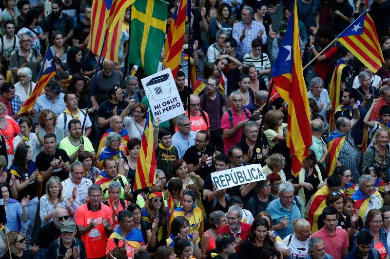 180.000 personas han acudido a la manifestación de Barcelona para conmemorar el primer aniversario del 1-O, según la Guardia Urbana