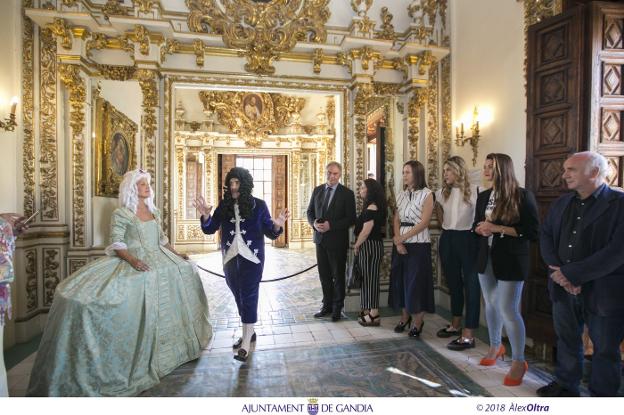 Visita guiada teatralizada en el Palau Ducal por la celebración de la Trobada Territori Borja. 