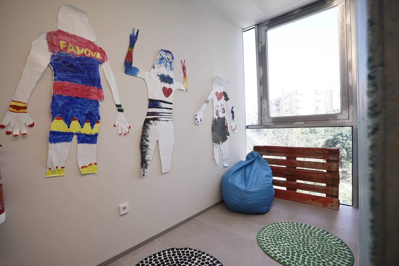 La Fundació Per Amor a l'Art (FPAA) ha presentado este miércoles su Centre Jove, un proyecto del área social de la entidad para ofrecer «apoyo convivencial y educativo» a menores vulnerables de entre 12 y 16 años, que estará ubicado en un edificio de nueva construcción en el conjunto Bombas Gens. 