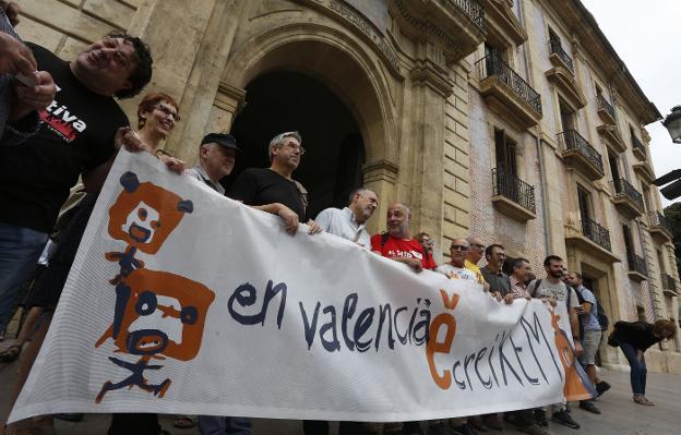 Concentración de Escola Valenciana en el Tribunal Superior de Justicia de la Comunitat. 