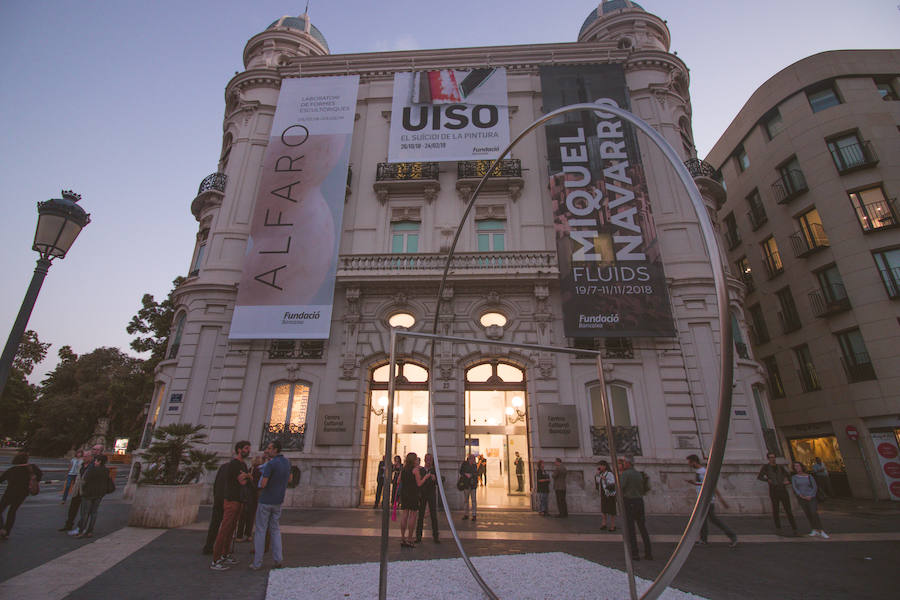 La exposición 'Alfaro. Laboratorio de formas escultóricas', la retrospectiva que recorre en la Fundación Bancaja de Valencia los más de 50 años de trabajo del escultor valenciano, acerca al público no solo a su obra y a su «exceso de creatividad» sino también a su faceta de artista «investigador» de formas y materiales, a su «curiosidad infinita», a su «imaginación escultórica», a su «interés por el espacio público» y a su «compromiso con la colectividad». La muestra se podrá visitar hasta el próximo 3 de febrero.