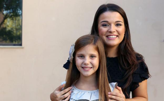 Celia Vicedo (izquierda) con Laura Bennasar.