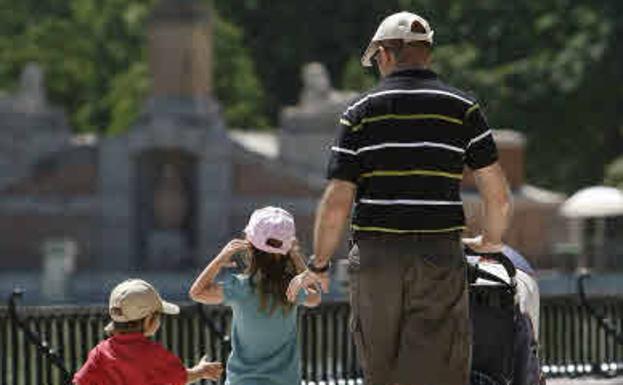 IRPF | Cómo reclamar las retenciones indebidas del IRPF por maternidad