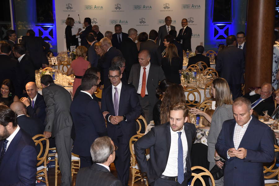 Nutai, Plastic Omnium y el empresario Domingo Ochoa recibieron este jueves los premios AVIA 2018 durante la III Noche del Motor de la Comunitat. El evento congregó a más de 200 personas en Las Arenas y sirvió para celebrar el XV aniversario de AVIA y rendir homenaje a Emilio Orta, que presidió el clúster durante diez años y falleció en mayo. Mónica Alegre, presidenta de AVIA, reclamó a la administración «que se pongan las bases para atraer inversiones», en un contexto «de incertidumbre» y en el que se ven afectados por «la situación de Turquía, el 'Brexit' o los aranceles de Estados Unidos». «Frente a todo esto, necesitamos una administración que busque nuevas inversiones en la Comunitat que nos permita diversificar», subrayó en presencia del conseller Rafael Climent y la secretaria autonómica Blanca Marín. Además, demandó «apoyo para la adopción de procesos de la industria 4.0», así como profundizar en la FP Dual y desarrollar formación superior relacionada con la automoción.