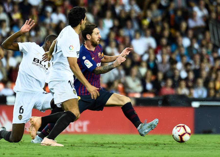 Estas son las mejores imágenes que deja el partido de la octava jornada en un Mestalla rebosante de aficionados