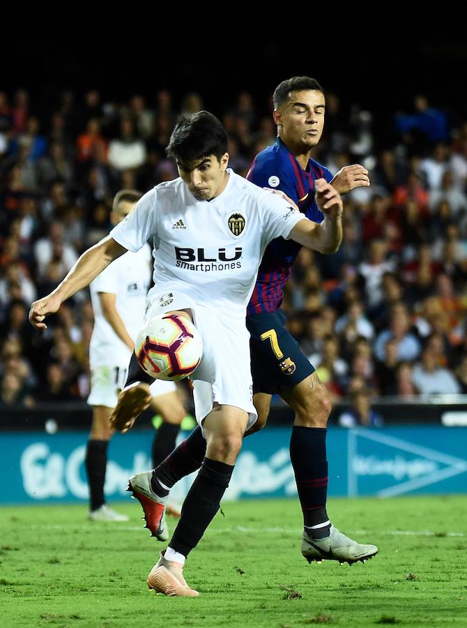 Estas son las mejores imágenes que deja el partido de la octava jornada en un Mestalla rebosante de aficionados