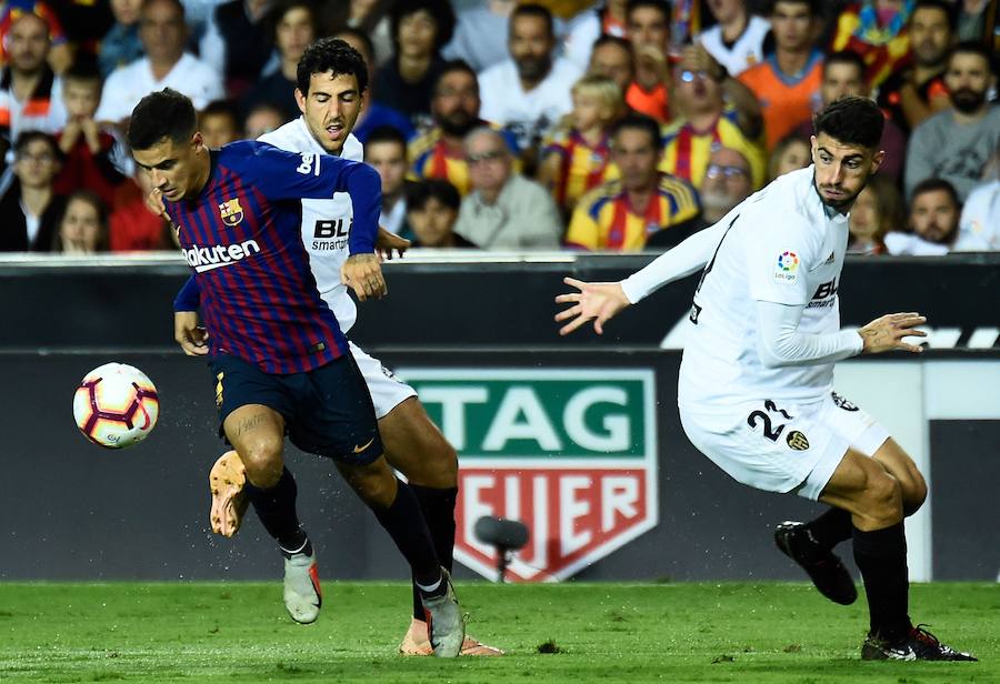 Estas son las mejores imágenes que deja el partido de la octava jornada en un Mestalla rebosante de aficionados