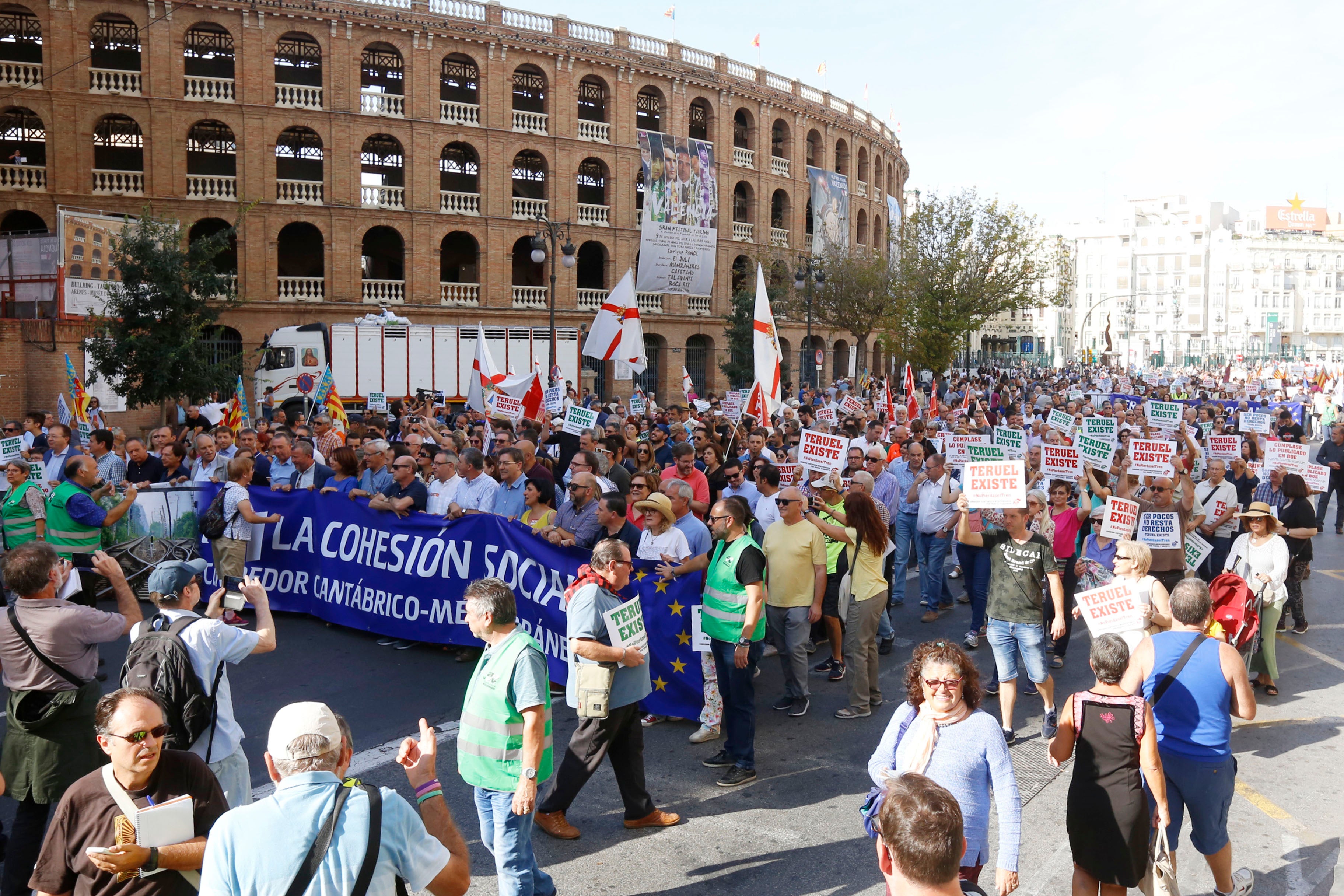 Fotos: Manifestación por el Corredor Cantábrico-Mediterráneo en Valencia