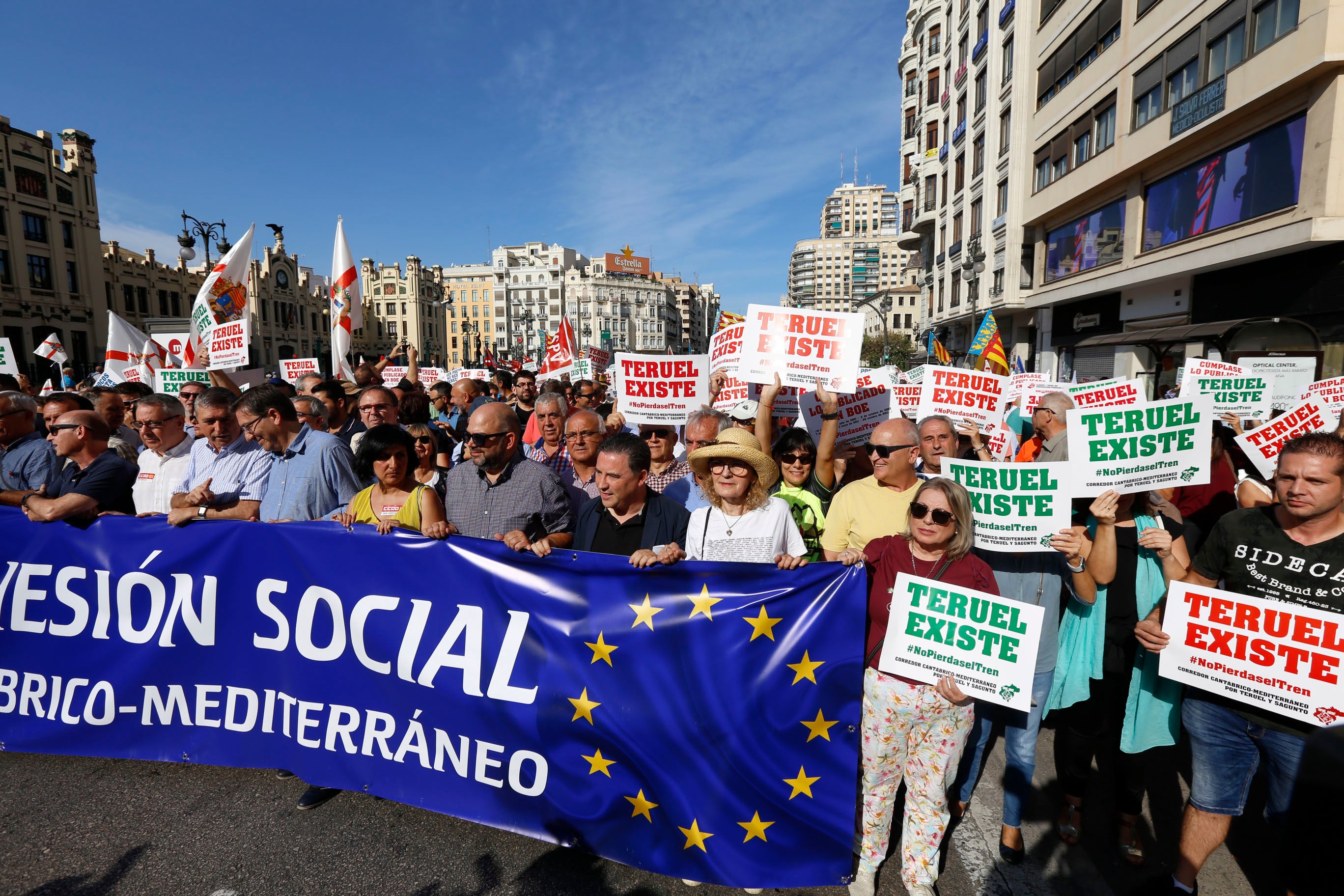 Fotos: Manifestación por el Corredor Cantábrico-Mediterráneo en Valencia