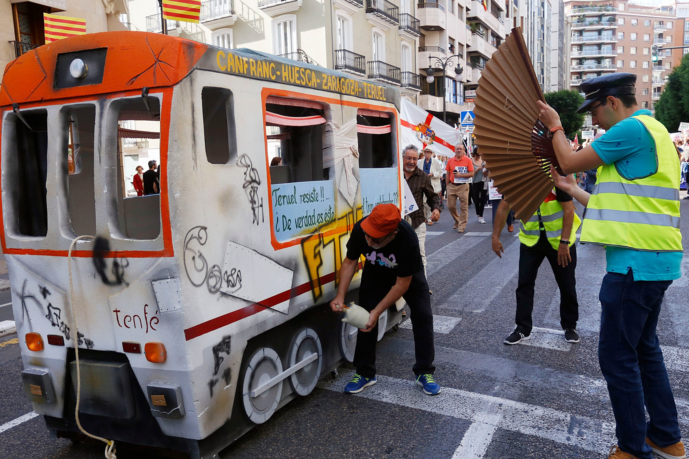 Fotos: Manifestación por el Corredor Cantábrico-Mediterráneo en Valencia