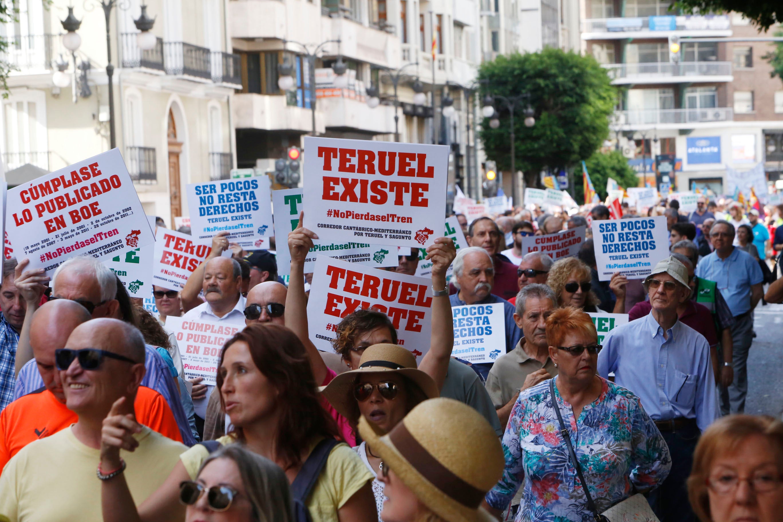 Fotos: Manifestación por el Corredor Cantábrico-Mediterráneo en Valencia