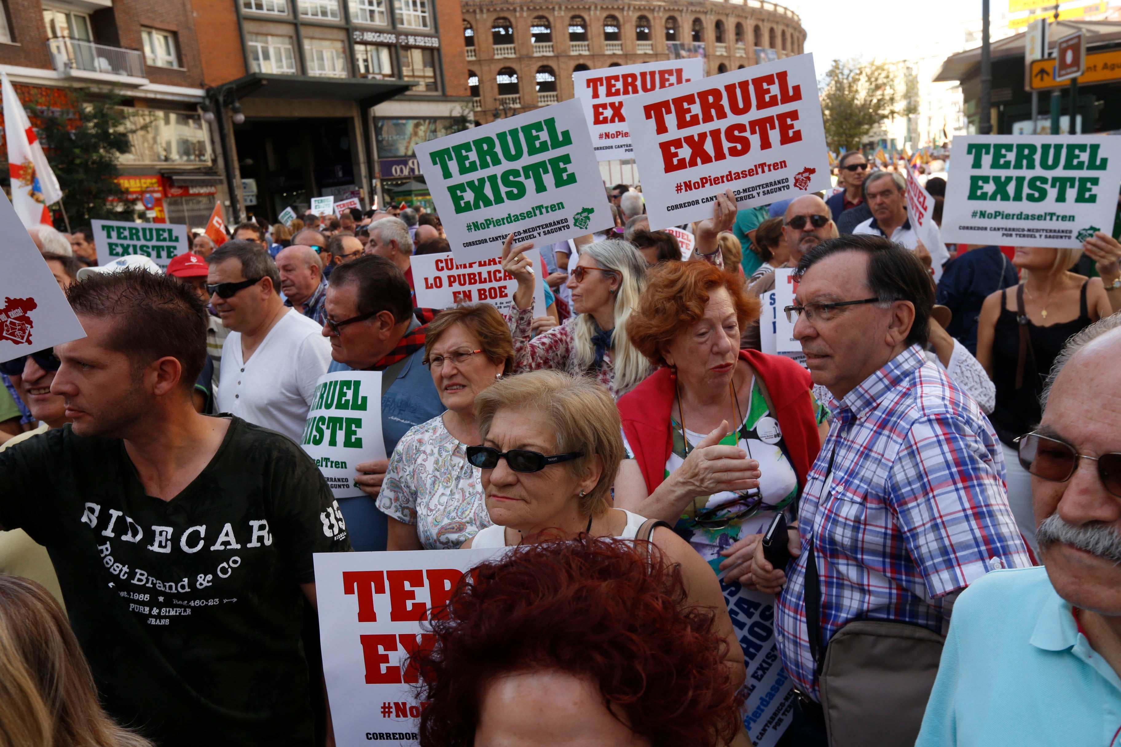 Fotos: Manifestación por el Corredor Cantábrico-Mediterráneo en Valencia