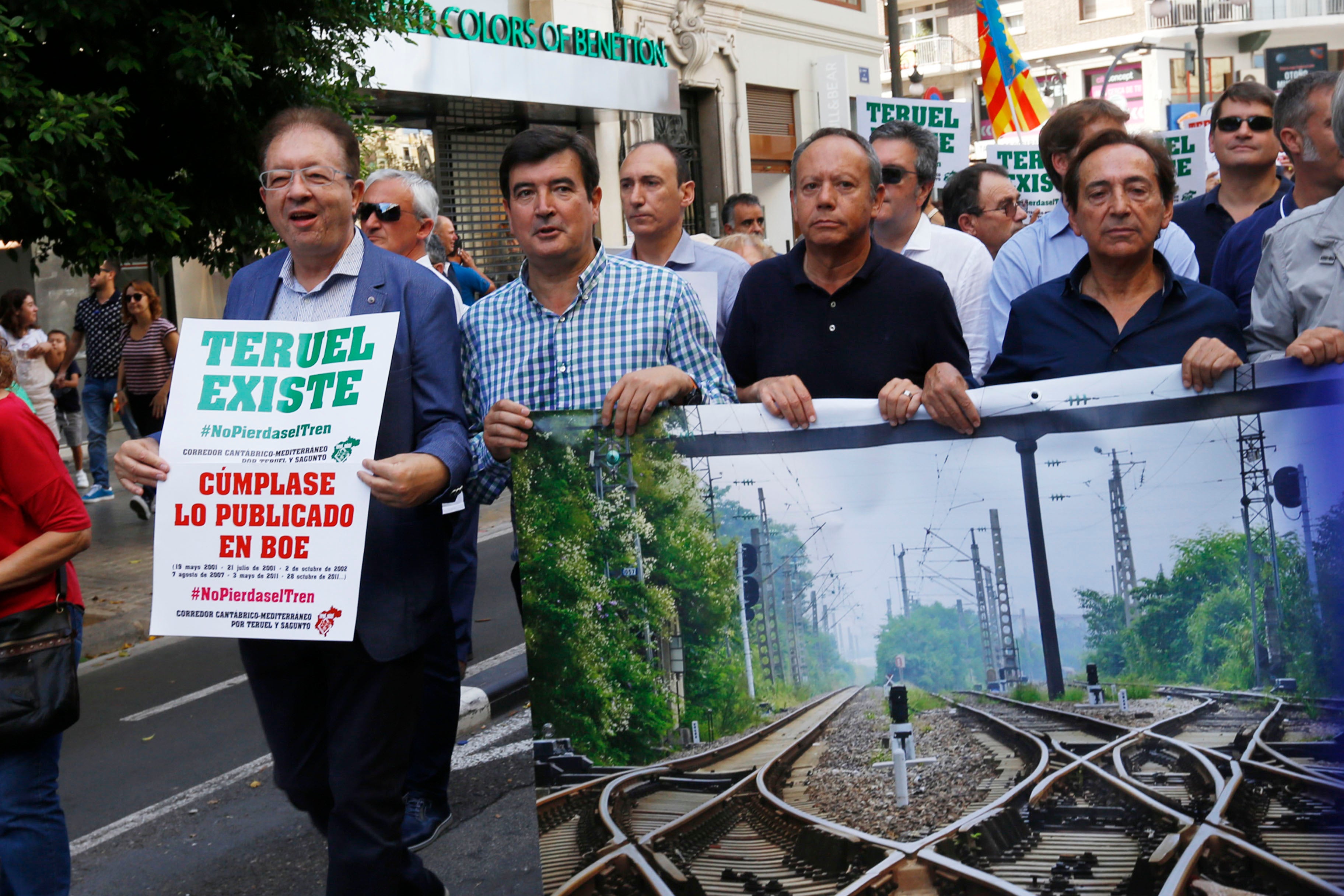 Fotos: Manifestación por el Corredor Cantábrico-Mediterráneo en Valencia