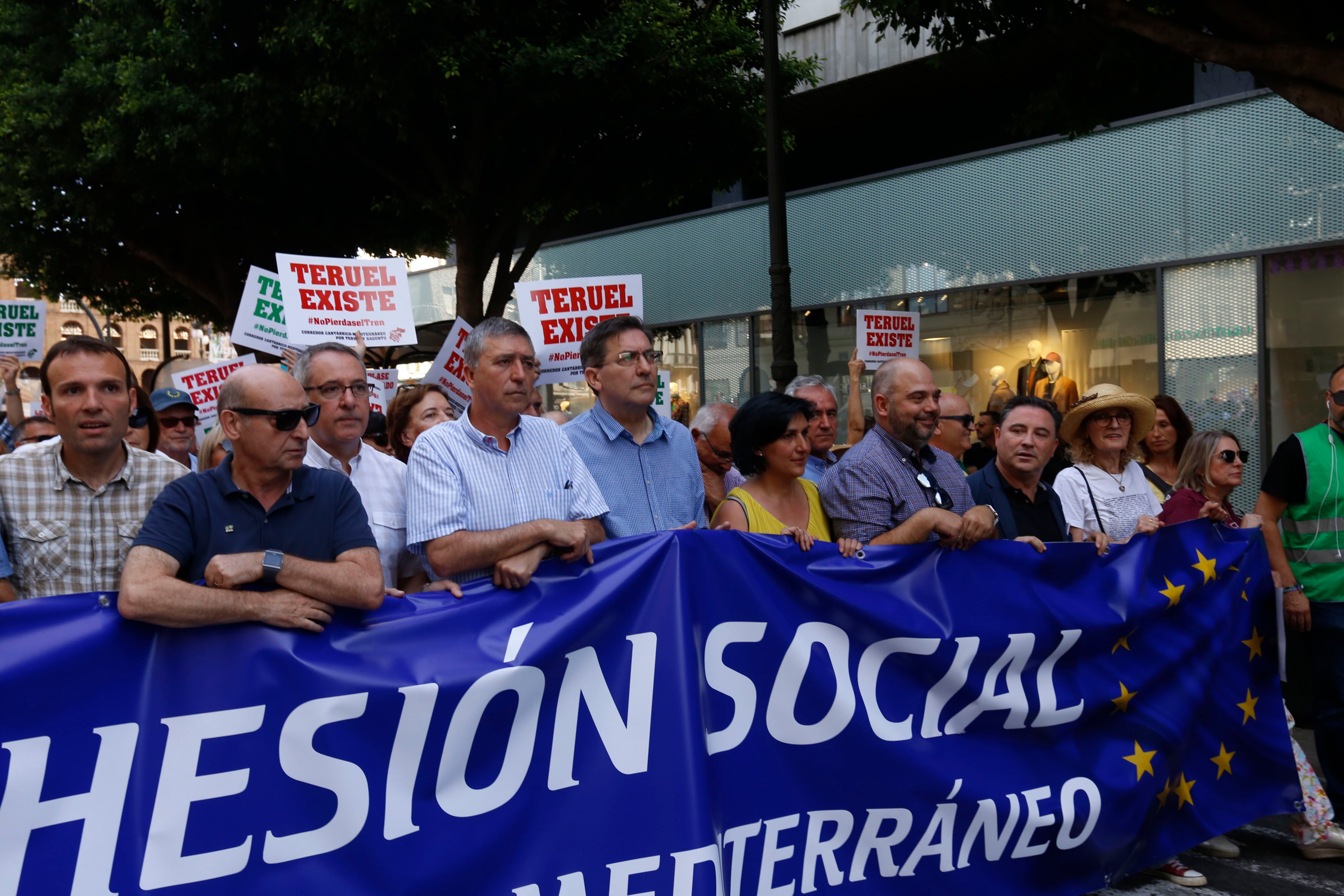 Fotos: Manifestación por el Corredor Cantábrico-Mediterráneo en Valencia