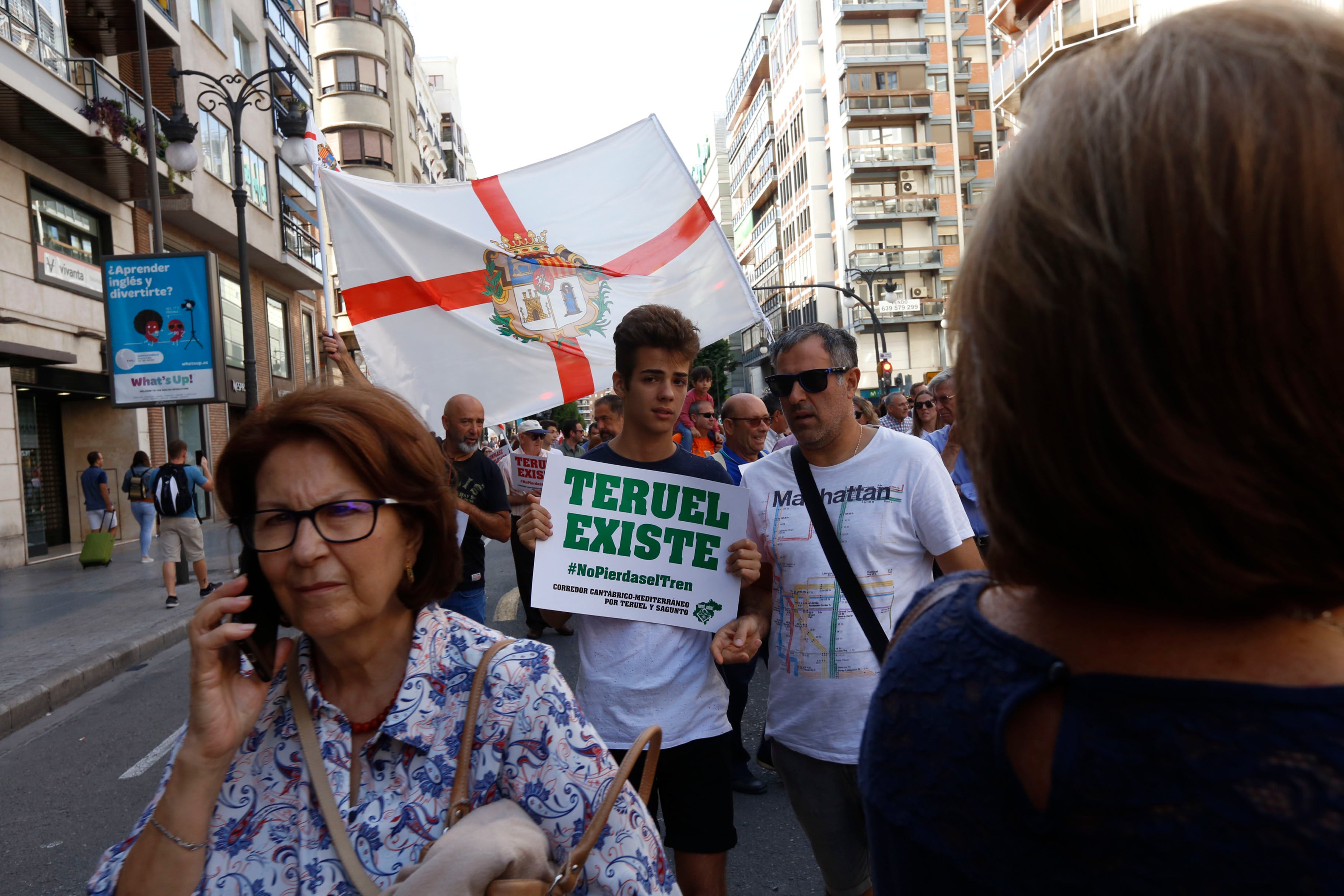 Fotos: Manifestación por el Corredor Cantábrico-Mediterráneo en Valencia