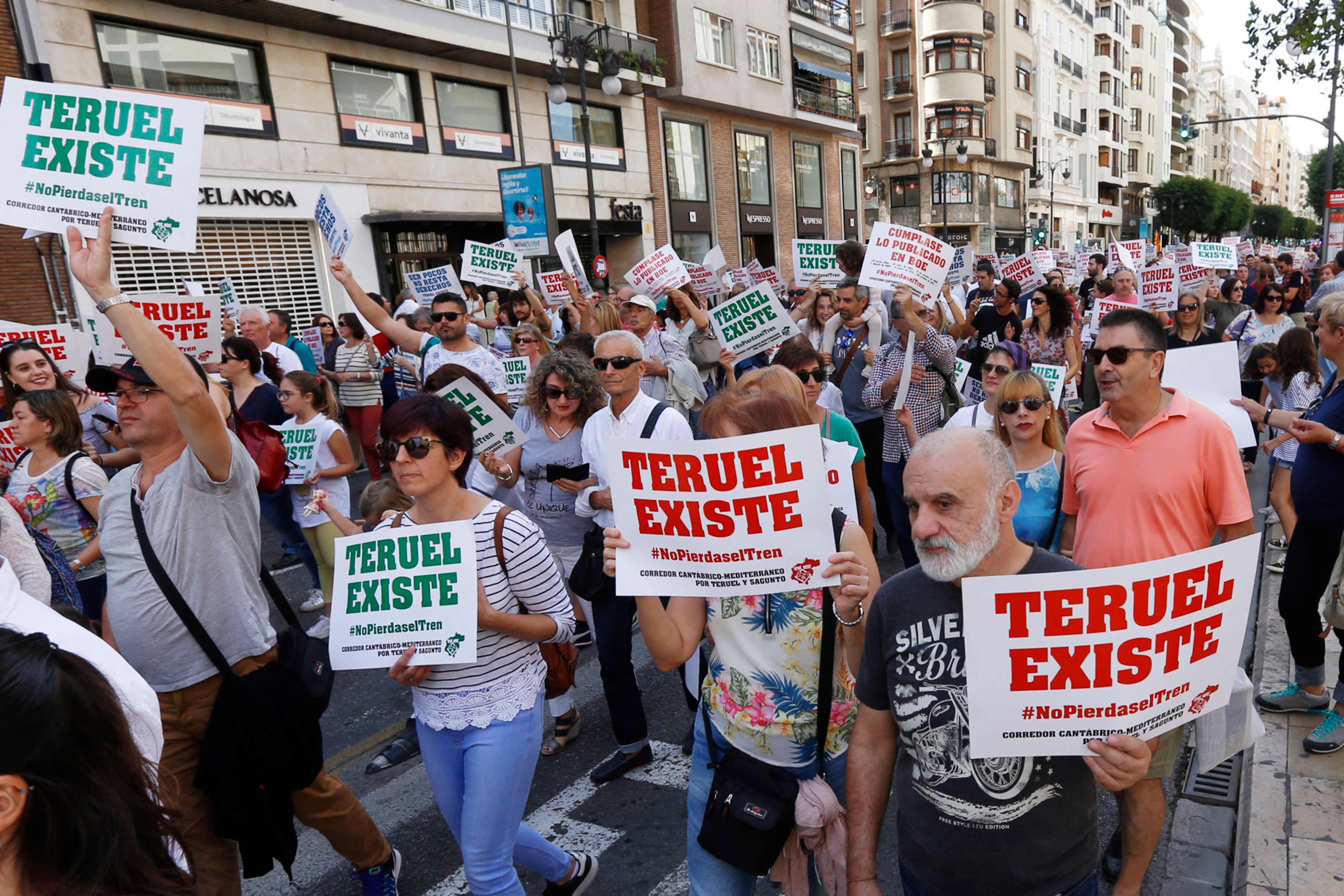 Fotos: Manifestación por el Corredor Cantábrico-Mediterráneo en Valencia