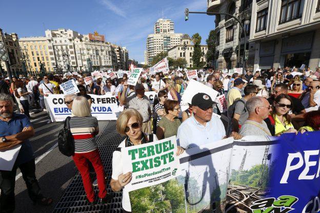 Fotos: Manifestación por el Corredor Cantábrico-Mediterráneo en Valencia