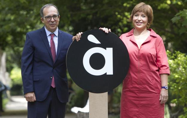 El presidente y la directora general de À Punt, Enrique Soriano y Empar Marco. 