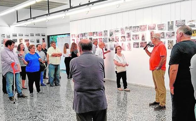 Un momento de la inauguración de la exposición.