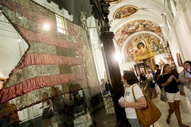 La Senyera de 1545, ayer en el Museo Histórico Municipal. 