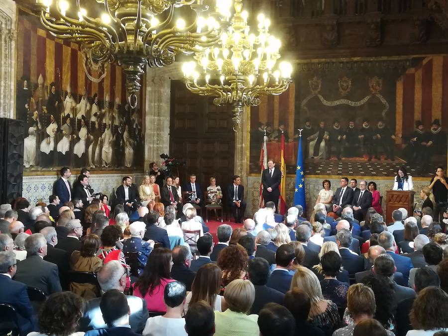 El presidente del Gobierno, Pedro Sánchez, ha puesto a la Comunitat Valenciana como ejemplo de «la mejor España», «la que se construye desde el diálogo y desde la suma de voluntades, la que prima la convivencia sobre el agravio territorial». Sánchez ha participado en el acto institucional de entrega de distinciones de la Generalitat Valenciana por el 9 d'Octubre.