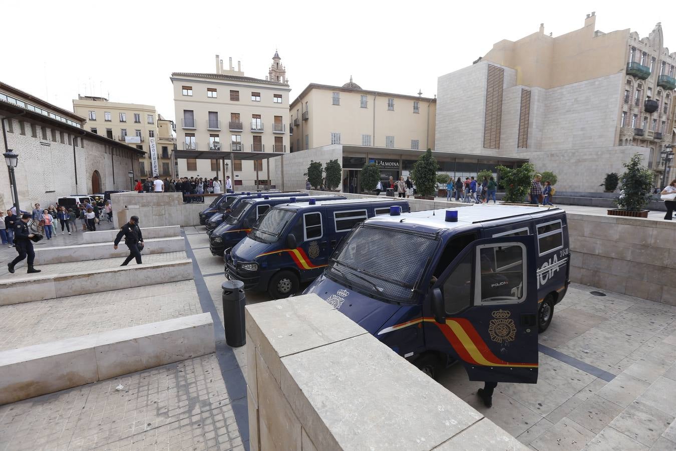 El presidente del Gobierno, Pedro Sánchez, ha puesto a la Comunitat Valenciana como ejemplo de «la mejor España», «la que se construye desde el diálogo y desde la suma de voluntades, la que prima la convivencia sobre el agravio territorial». Sánchez ha participado en el acto institucional de entrega de distinciones de la Generalitat Valenciana por el 9 d'Octubre.