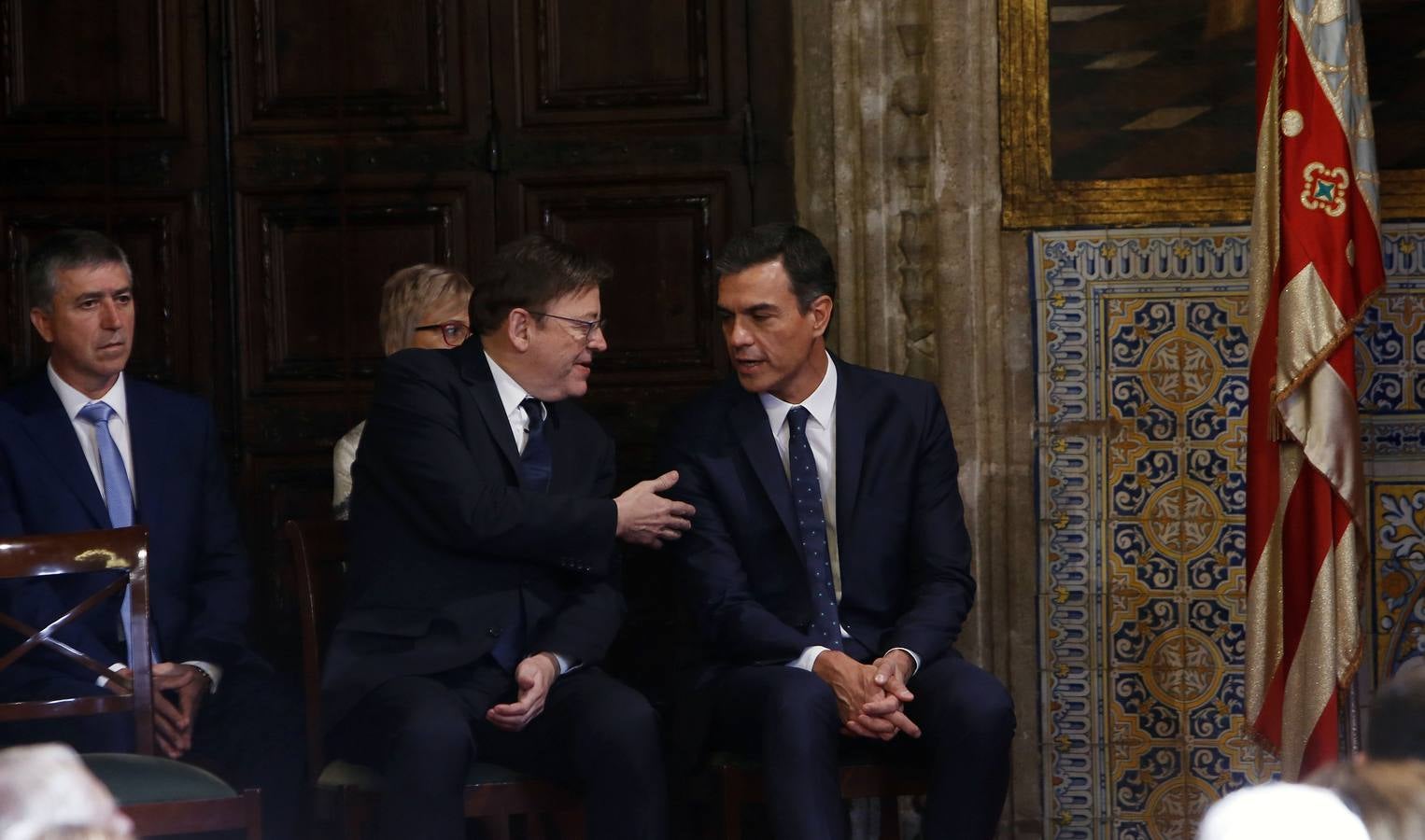 El presidente del Gobierno, Pedro Sánchez, ha puesto a la Comunitat Valenciana como ejemplo de «la mejor España», «la que se construye desde el diálogo y desde la suma de voluntades, la que prima la convivencia sobre el agravio territorial». Sánchez ha participado en el acto institucional de entrega de distinciones de la Generalitat Valenciana por el 9 d'Octubre.