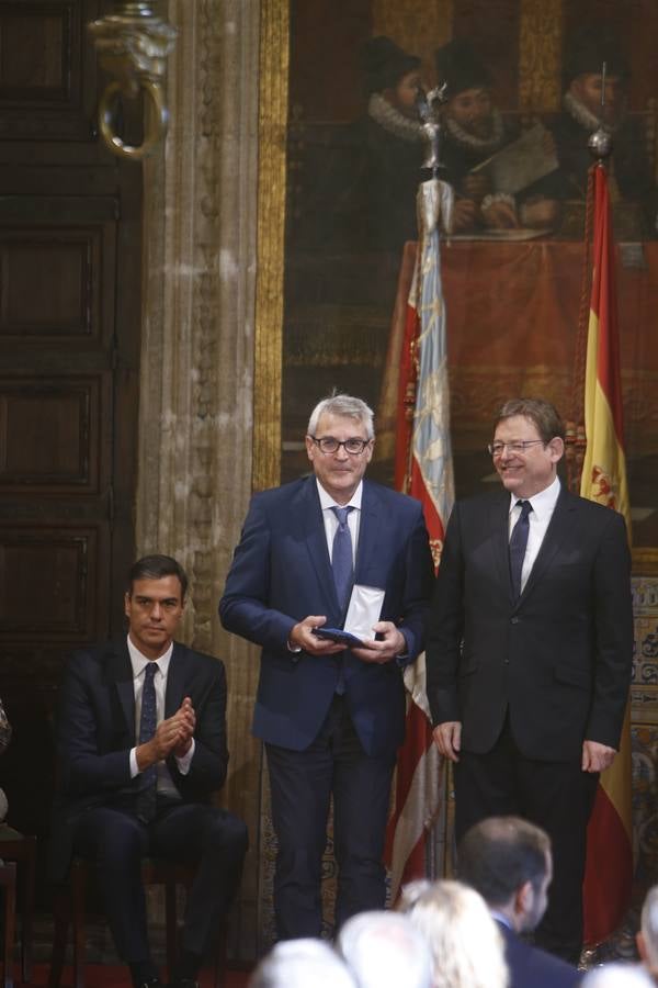 El presidente del Gobierno, Pedro Sánchez, ha puesto a la Comunitat Valenciana como ejemplo de «la mejor España», «la que se construye desde el diálogo y desde la suma de voluntades, la que prima la convivencia sobre el agravio territorial». Sánchez ha participado en el acto institucional de entrega de distinciones de la Generalitat Valenciana por el 9 d'Octubre.