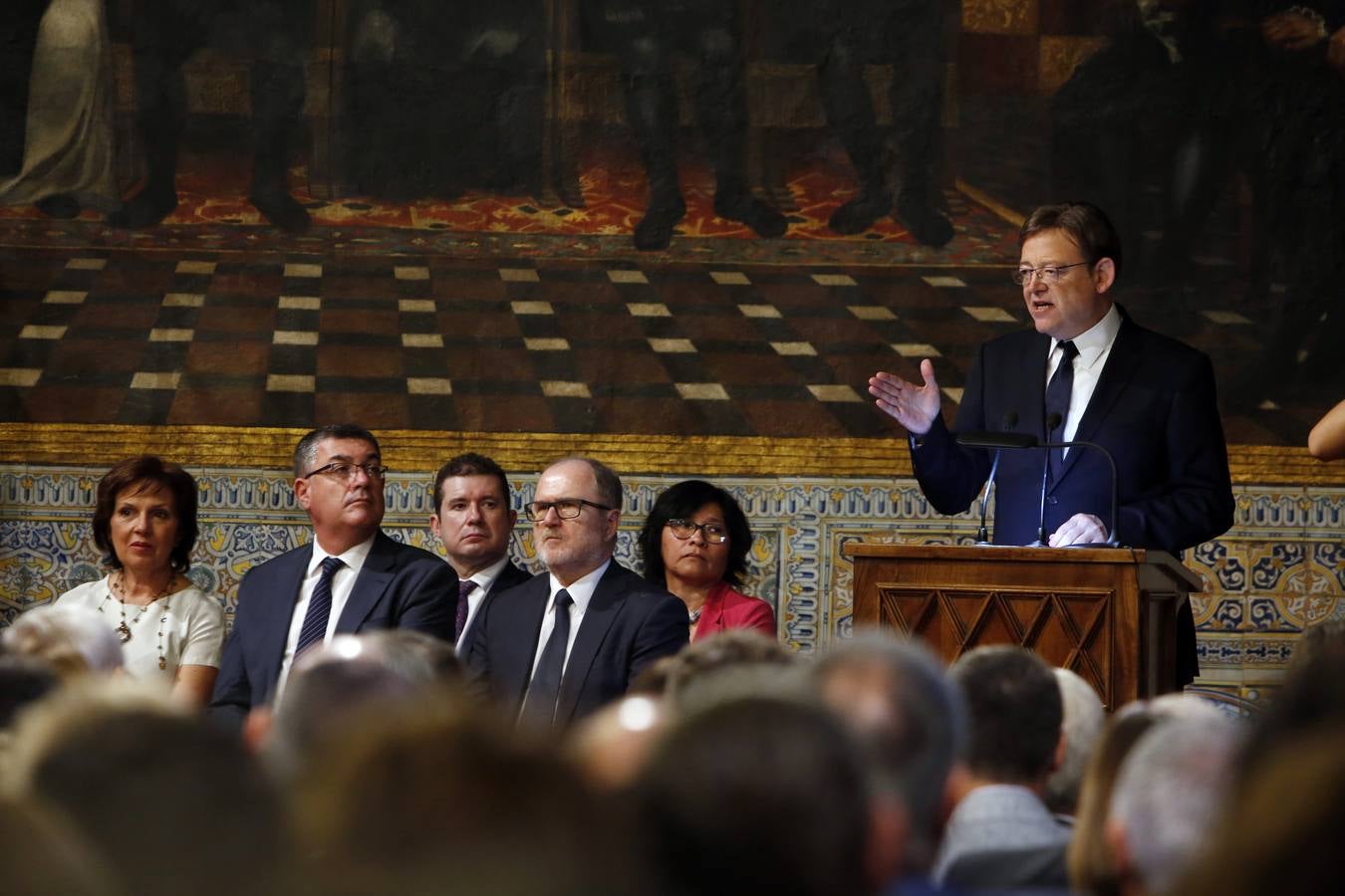 El presidente del Gobierno, Pedro Sánchez, ha puesto a la Comunitat Valenciana como ejemplo de «la mejor España», «la que se construye desde el diálogo y desde la suma de voluntades, la que prima la convivencia sobre el agravio territorial». Sánchez ha participado en el acto institucional de entrega de distinciones de la Generalitat Valenciana por el 9 d'Octubre.