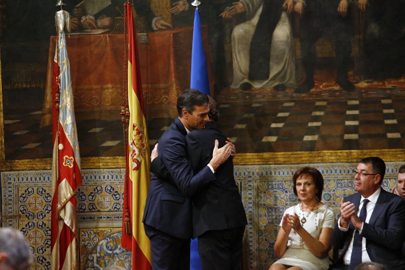 El presidente del Gobierno, Pedro Sánchez, ha puesto a la Comunitat Valenciana como ejemplo de «la mejor España», «la que se construye desde el diálogo y desde la suma de voluntades, la que prima la convivencia sobre el agravio territorial». Sánchez ha participado en el acto institucional de entrega de distinciones de la Generalitat Valenciana por el 9 d'Octubre.