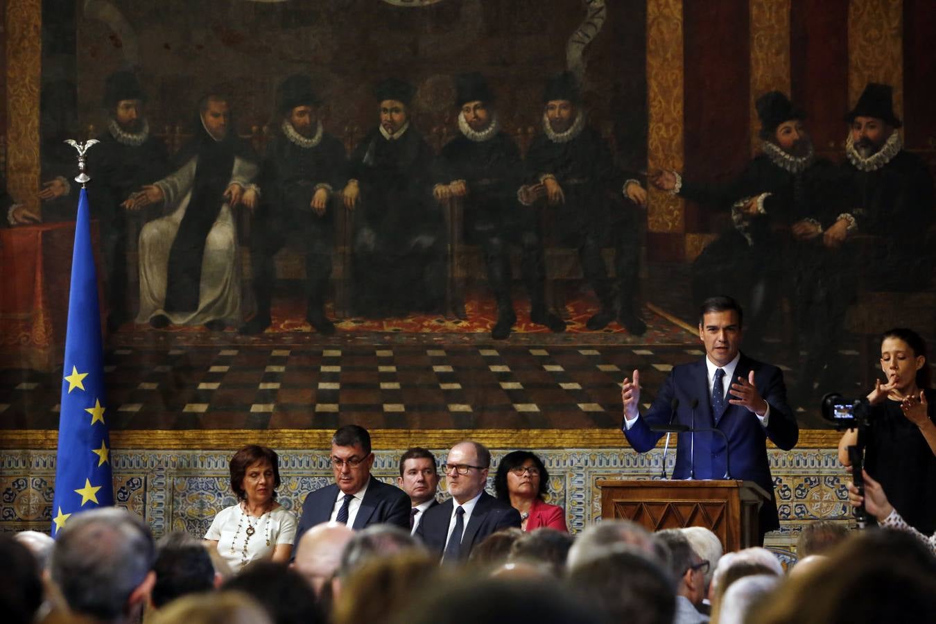 El presidente del Gobierno, Pedro Sánchez, ha puesto a la Comunitat Valenciana como ejemplo de «la mejor España», «la que se construye desde el diálogo y desde la suma de voluntades, la que prima la convivencia sobre el agravio territorial». Sánchez ha participado en el acto institucional de entrega de distinciones de la Generalitat Valenciana por el 9 d'Octubre.