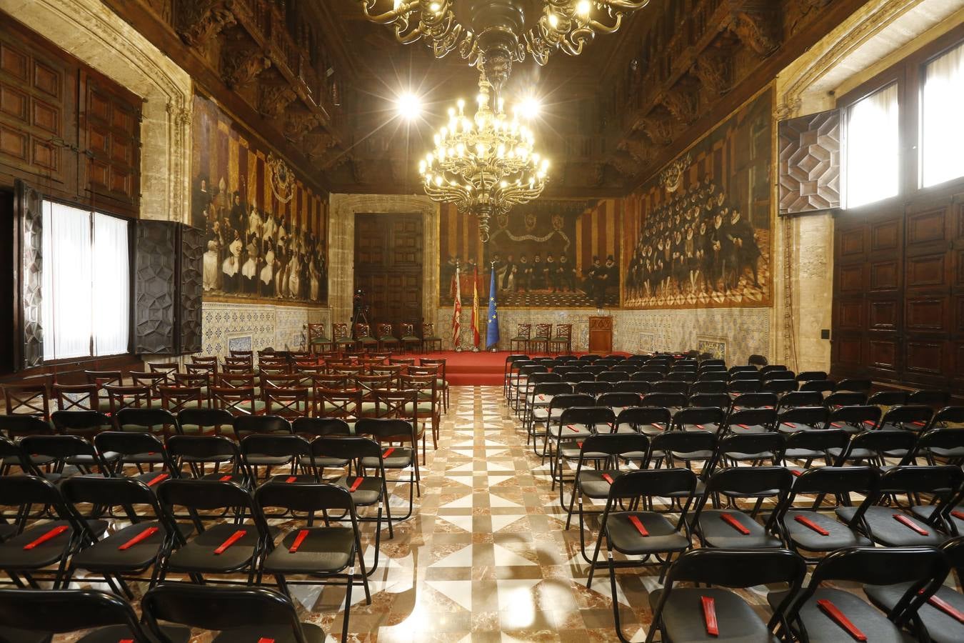 El presidente del Gobierno, Pedro Sánchez, ha puesto a la Comunitat Valenciana como ejemplo de «la mejor España», «la que se construye desde el diálogo y desde la suma de voluntades, la que prima la convivencia sobre el agravio territorial». Sánchez ha participado en el acto institucional de entrega de distinciones de la Generalitat Valenciana por el 9 d'Octubre.