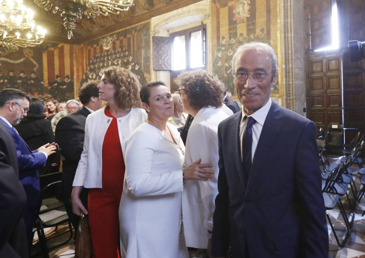 El presidente del Gobierno, Pedro Sánchez, ha puesto a la Comunitat Valenciana como ejemplo de «la mejor España», «la que se construye desde el diálogo y desde la suma de voluntades, la que prima la convivencia sobre el agravio territorial». Sánchez ha participado en el acto institucional de entrega de distinciones de la Generalitat Valenciana por el 9 d'Octubre.