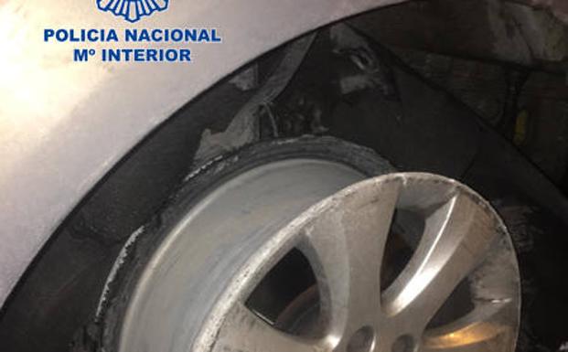 Un falso policía local de Valencia ebrio estrella su coche y lesiona al agente que intentó evitar su huida