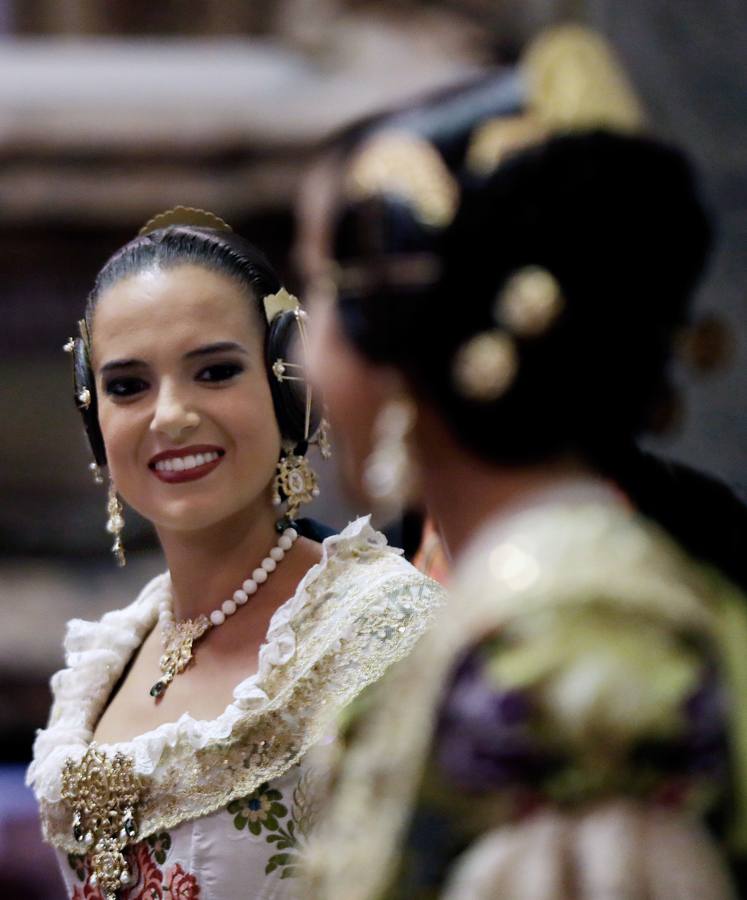 El hemiciclo del Ayuntamiento de Valencia ha acogido esta tarde el acto de proclamación de las falleras mayores de 2019: Marina Civera y Sara Larrazábal.