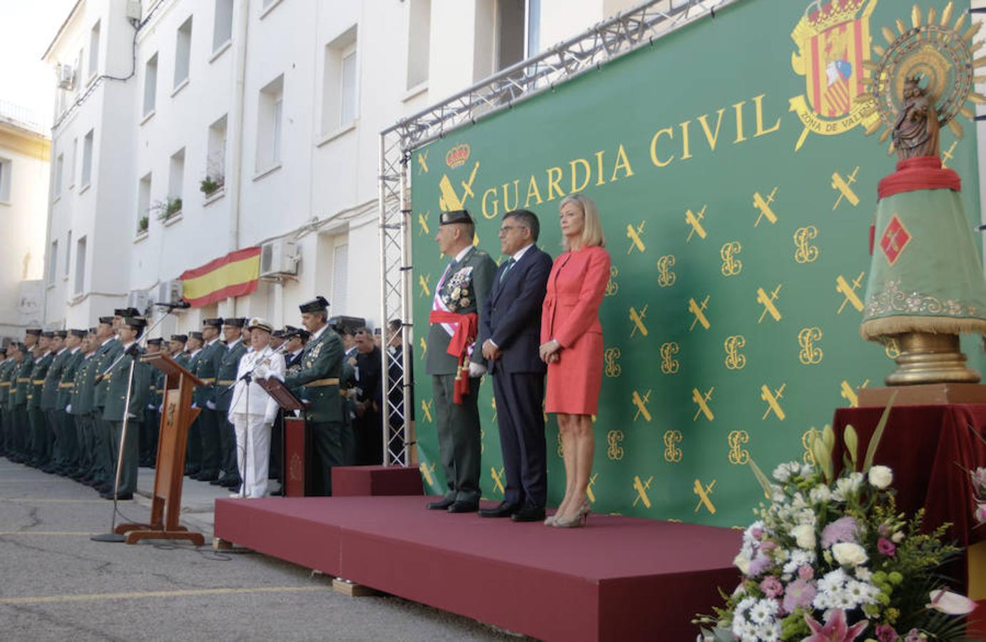 La Guardia Civil ha rendido homenaje a su patrona, la Virgen del Pilar, en el cuartel de Cantarranas. Después de la misa ha tenido lugar la entrega de condecoraciones, homenaje a los caídos y un desfile militar.