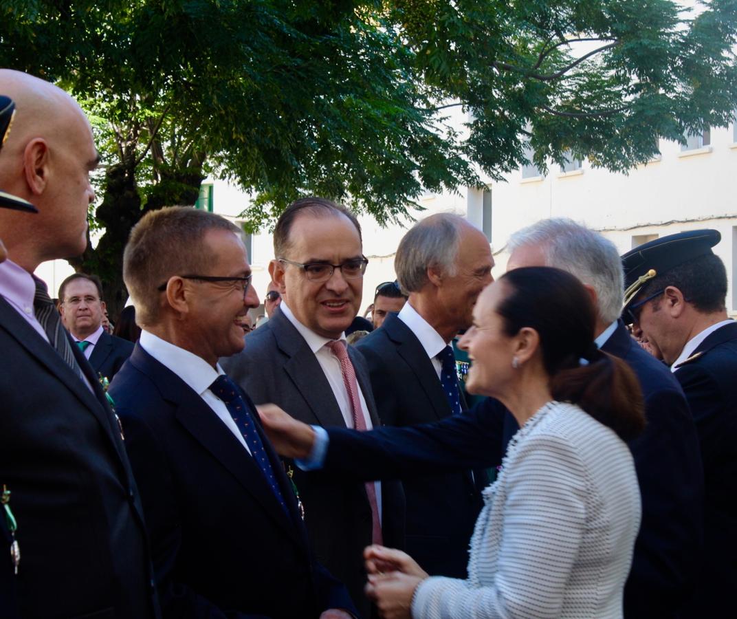 La Guardia Civil ha rendido homenaje a su patrona, la Virgen del Pilar, en el cuartel de Cantarranas. Después de la misa ha tenido lugar la entrega de condecoraciones, homenaje a los caídos y un desfile militar.