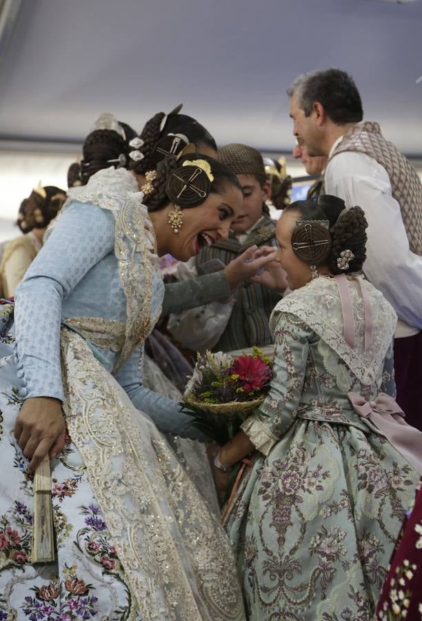 Las falleras mayores de Valencia, Marina Civera y Sara Larrazábal, han visitado este viernes la exposición de maquetas de las fallas 2019.