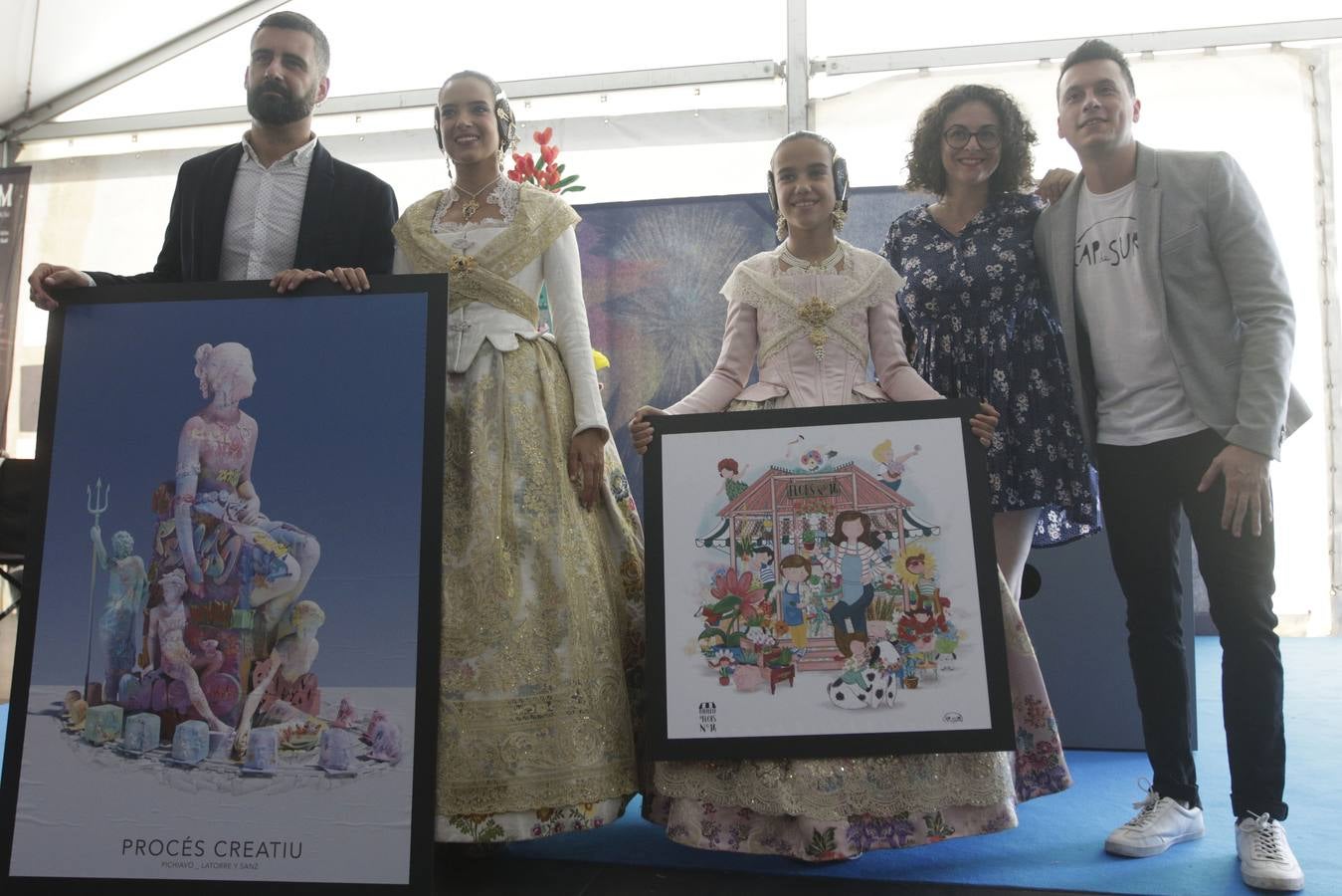 Las falleras mayores de Valencia, Marina Civera y Sara Larrazábal, han visitado este viernes la exposición de maquetas de las fallas 2019.