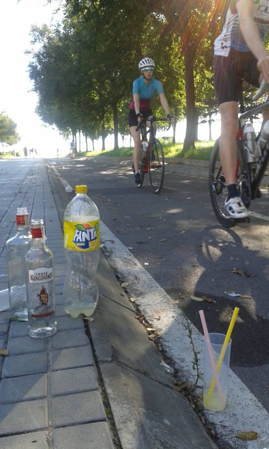 Las reuniones para beber se repiten en la Cruz Cubierta, la plaza de España, la Ciudad de las Artes y el Carmen