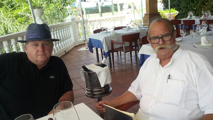 Salvador Gascón (d) junto al crítico gastronómico de LAS PROVINCIAS Pedro García Mocholí.